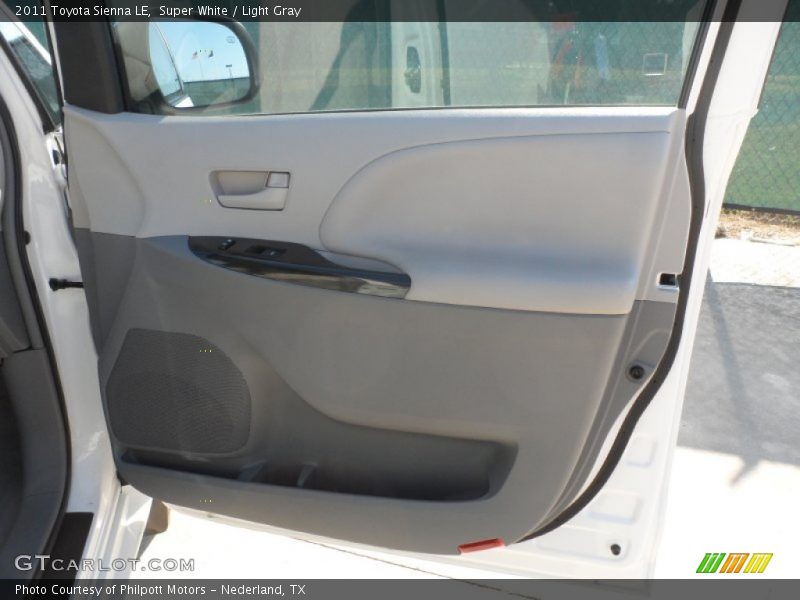 Super White / Light Gray 2011 Toyota Sienna LE