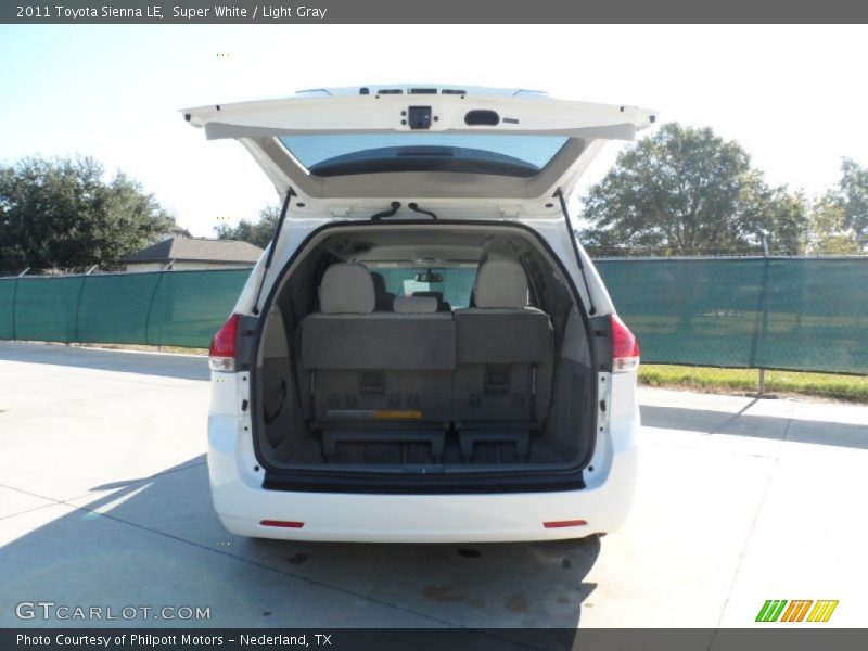 Super White / Light Gray 2011 Toyota Sienna LE