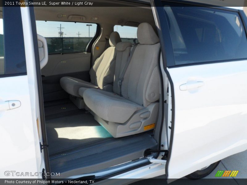 Super White / Light Gray 2011 Toyota Sienna LE