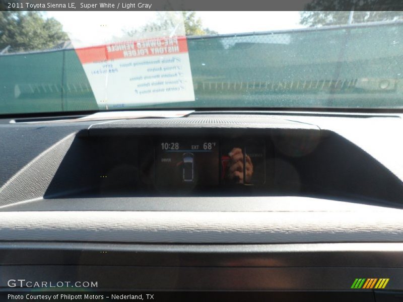 Super White / Light Gray 2011 Toyota Sienna LE
