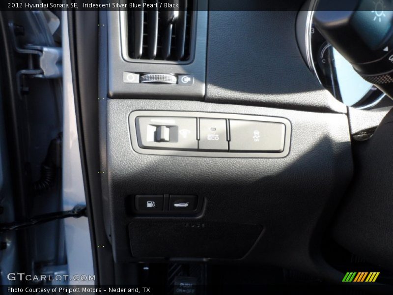 Iridescent Silver Blue Pearl / Black 2012 Hyundai Sonata SE