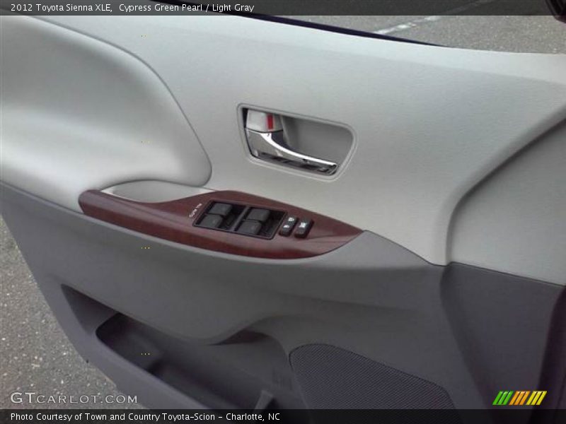 Cypress Green Pearl / Light Gray 2012 Toyota Sienna XLE