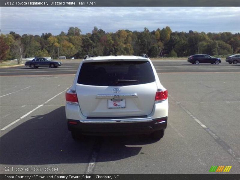 Blizzard White Pearl / Ash 2012 Toyota Highlander