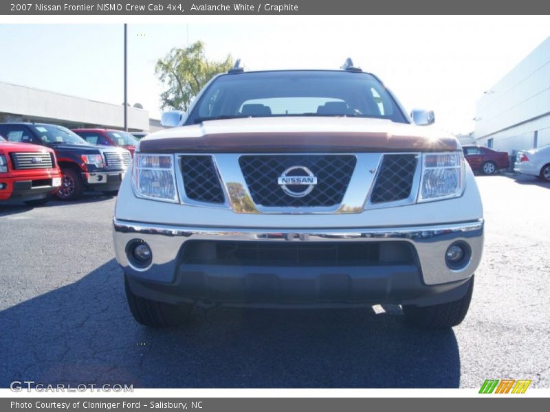 Avalanche White / Graphite 2007 Nissan Frontier NISMO Crew Cab 4x4