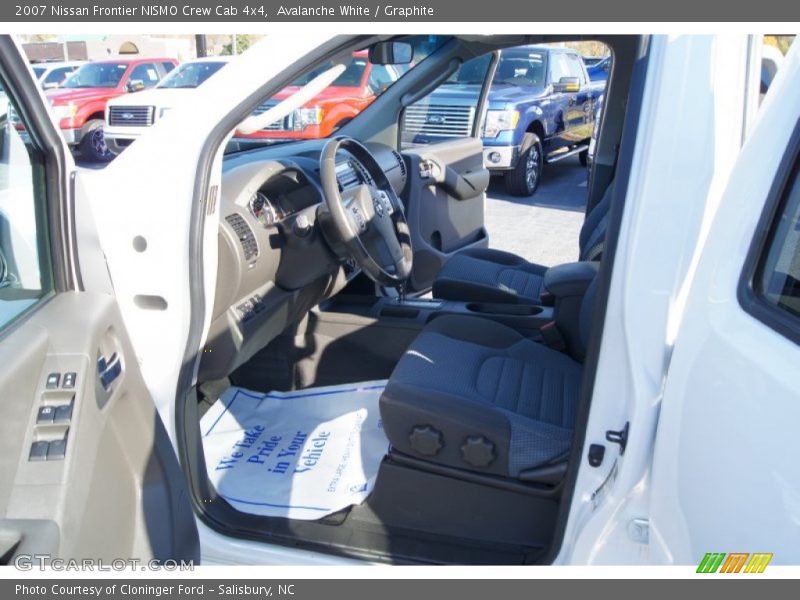 Avalanche White / Graphite 2007 Nissan Frontier NISMO Crew Cab 4x4
