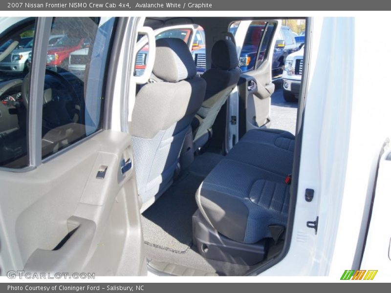 Avalanche White / Graphite 2007 Nissan Frontier NISMO Crew Cab 4x4