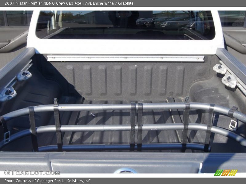 Avalanche White / Graphite 2007 Nissan Frontier NISMO Crew Cab 4x4
