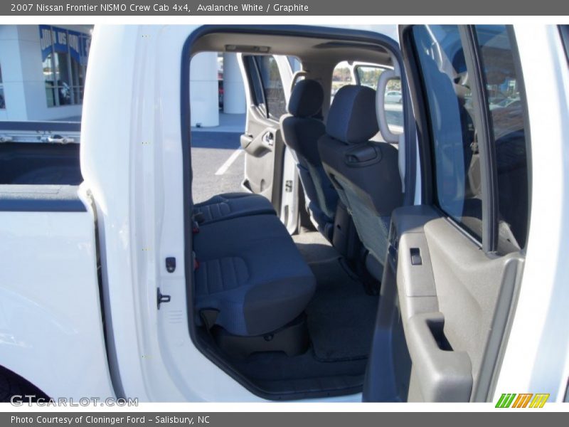 Avalanche White / Graphite 2007 Nissan Frontier NISMO Crew Cab 4x4