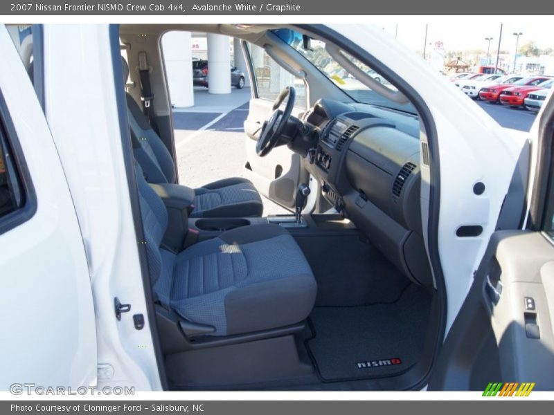 Avalanche White / Graphite 2007 Nissan Frontier NISMO Crew Cab 4x4
