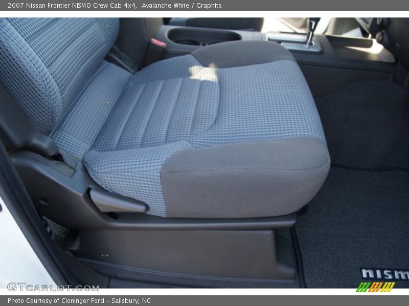 Avalanche White / Graphite 2007 Nissan Frontier NISMO Crew Cab 4x4