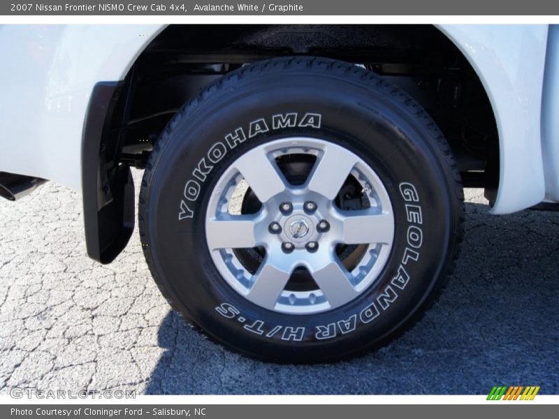 Avalanche White / Graphite 2007 Nissan Frontier NISMO Crew Cab 4x4
