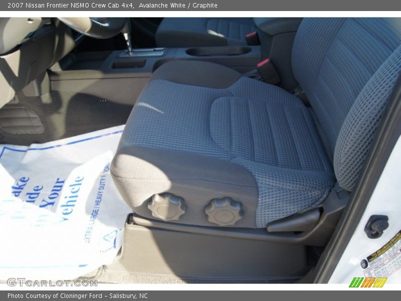Avalanche White / Graphite 2007 Nissan Frontier NISMO Crew Cab 4x4
