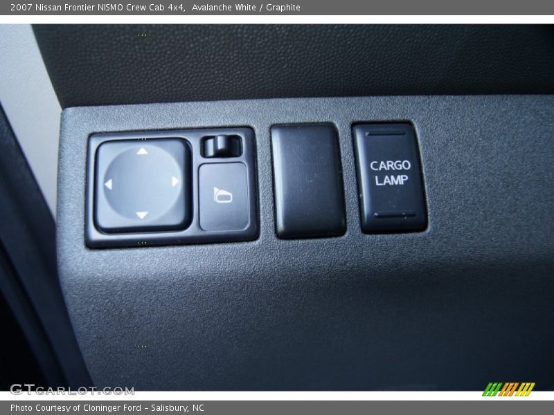 Avalanche White / Graphite 2007 Nissan Frontier NISMO Crew Cab 4x4