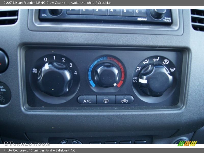 Avalanche White / Graphite 2007 Nissan Frontier NISMO Crew Cab 4x4