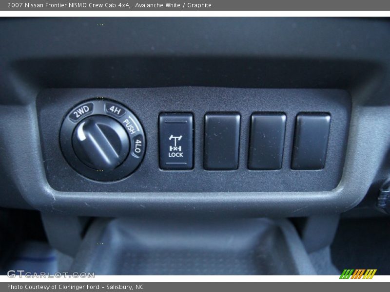 Avalanche White / Graphite 2007 Nissan Frontier NISMO Crew Cab 4x4