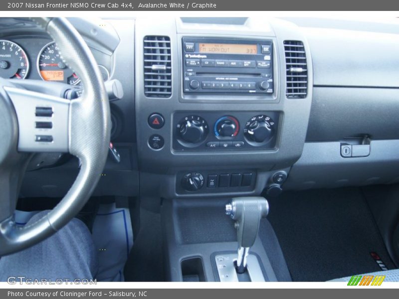 Avalanche White / Graphite 2007 Nissan Frontier NISMO Crew Cab 4x4