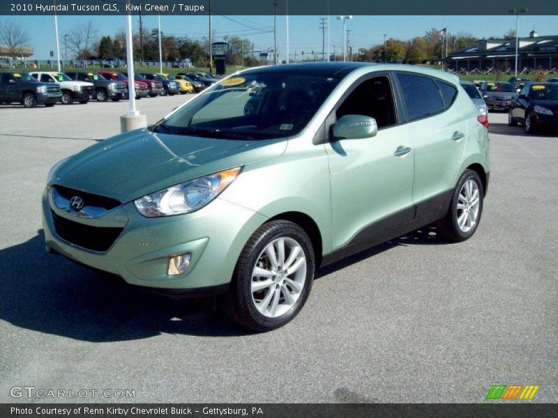 Front 3/4 View of 2010 Tucson GLS