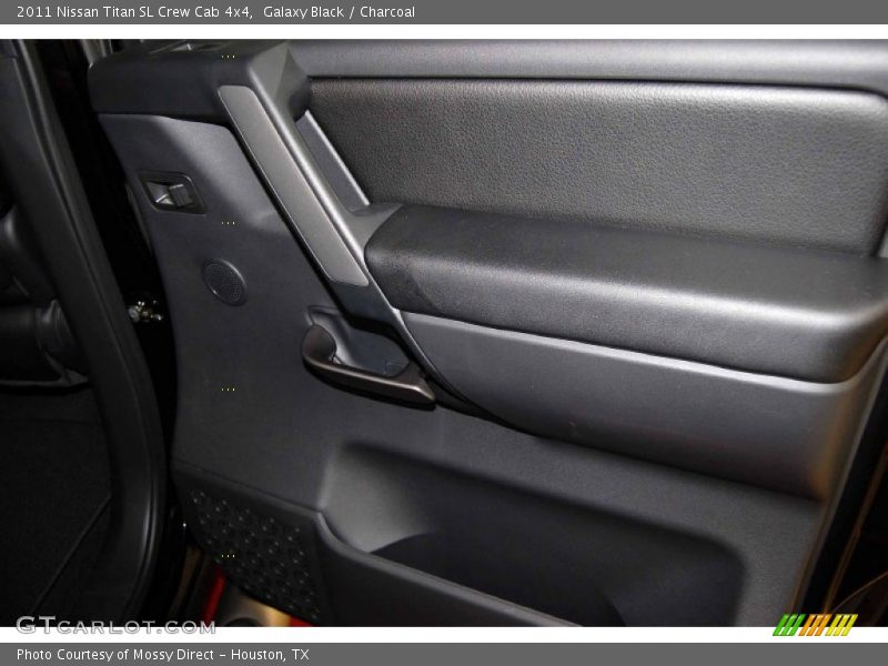Galaxy Black / Charcoal 2011 Nissan Titan SL Crew Cab 4x4