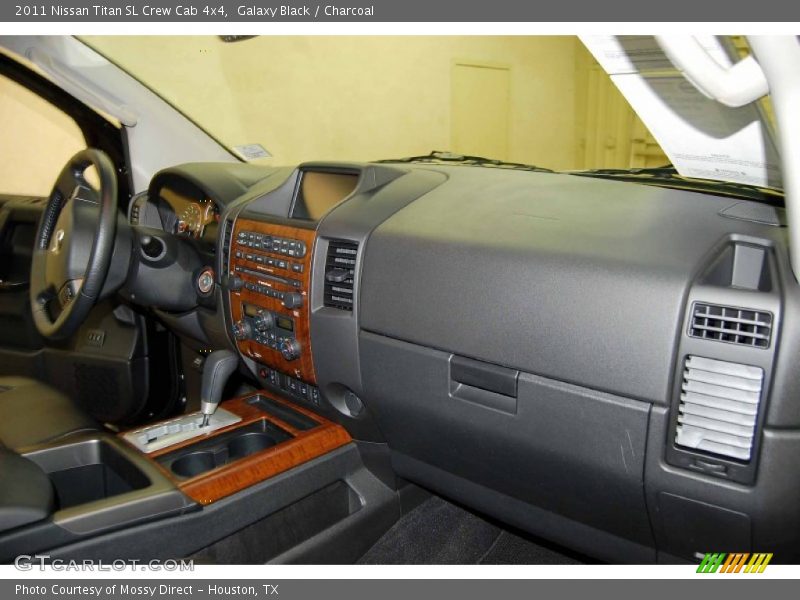 Galaxy Black / Charcoal 2011 Nissan Titan SL Crew Cab 4x4