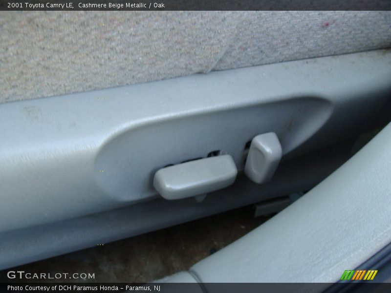 Cashmere Beige Metallic / Oak 2001 Toyota Camry LE