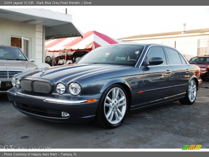 Front 3/4 View of 2004 XJ XJR