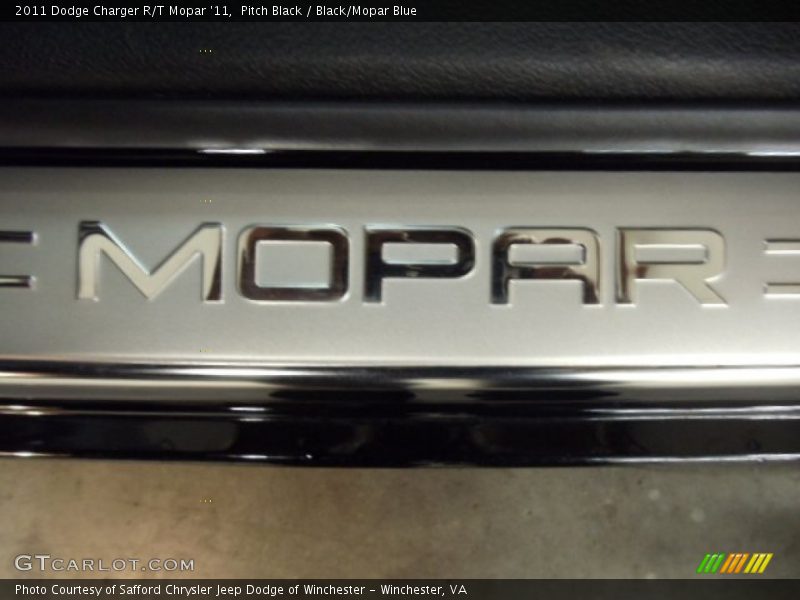  2011 Charger R/T Mopar '11 Logo