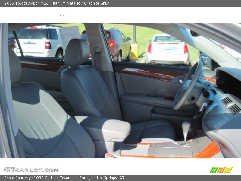 Titanium Metallic / Graphite Gray 2005 Toyota Avalon XLS