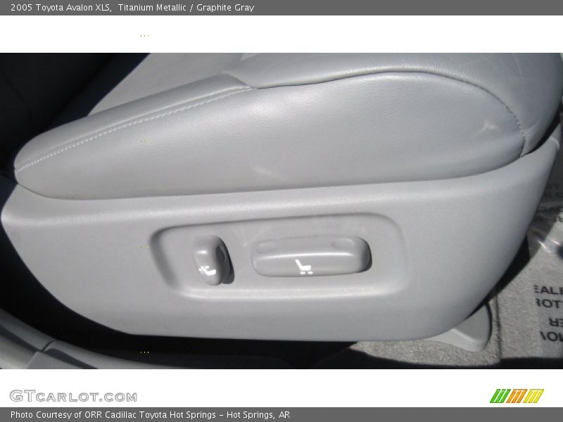 Titanium Metallic / Graphite Gray 2005 Toyota Avalon XLS