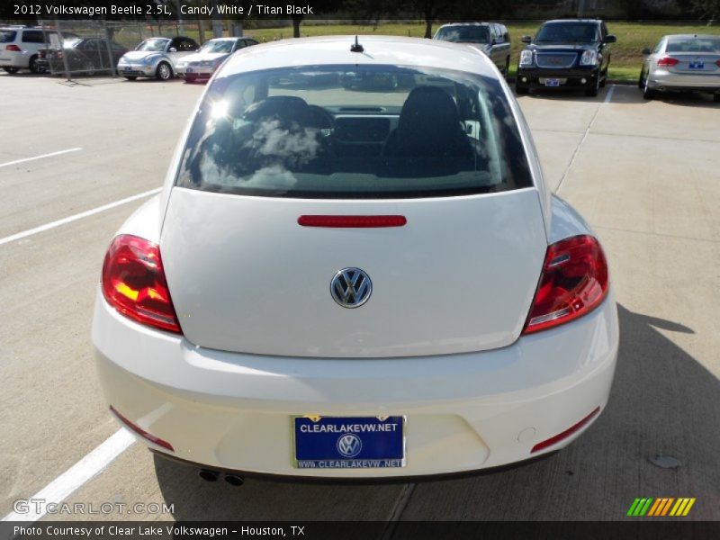 Candy White / Titan Black 2012 Volkswagen Beetle 2.5L