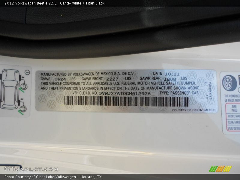 Candy White / Titan Black 2012 Volkswagen Beetle 2.5L