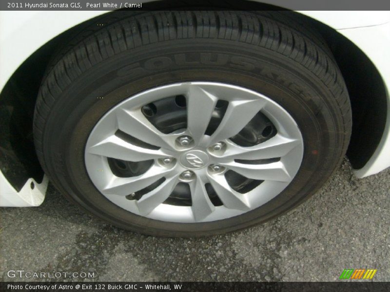 Pearl White / Camel 2011 Hyundai Sonata GLS