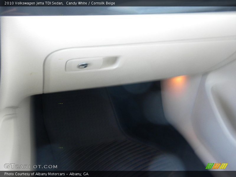 Candy White / Cornsilk Beige 2010 Volkswagen Jetta TDI Sedan