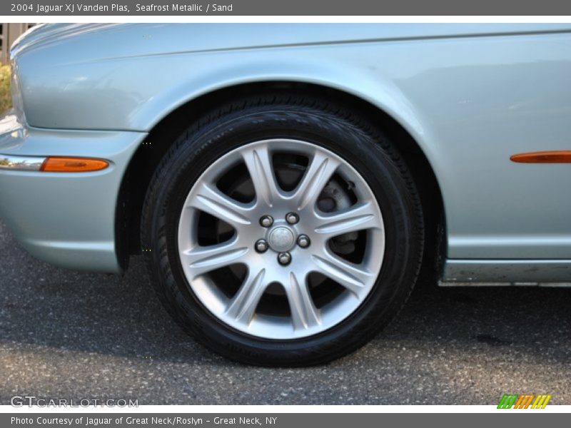  2004 XJ Vanden Plas Wheel