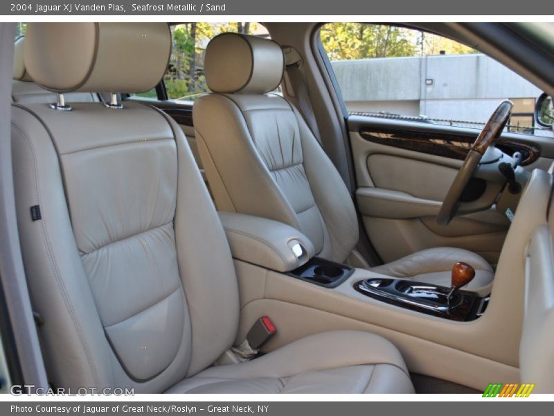  2004 XJ Vanden Plas Sand Interior