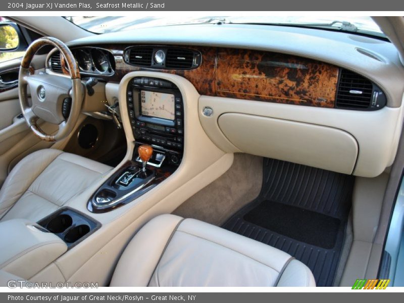 Dashboard of 2004 XJ Vanden Plas