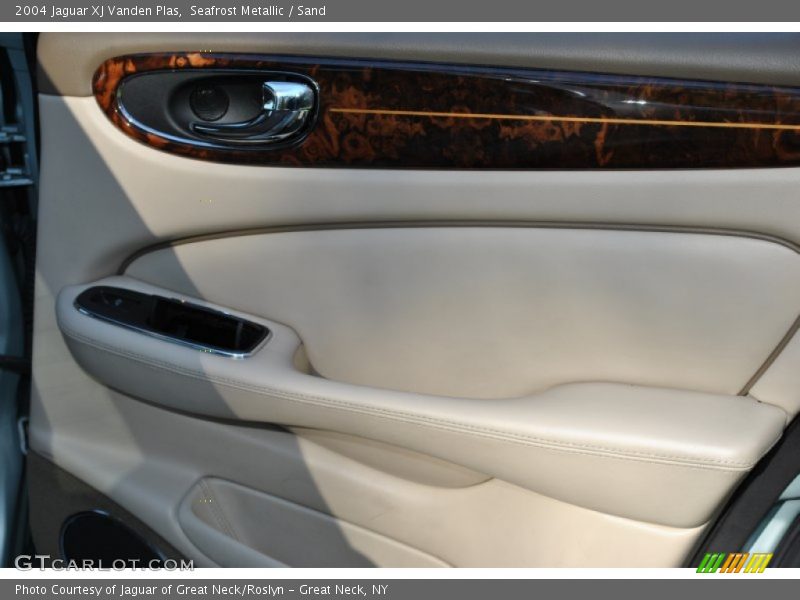 Seafrost Metallic / Sand 2004 Jaguar XJ Vanden Plas