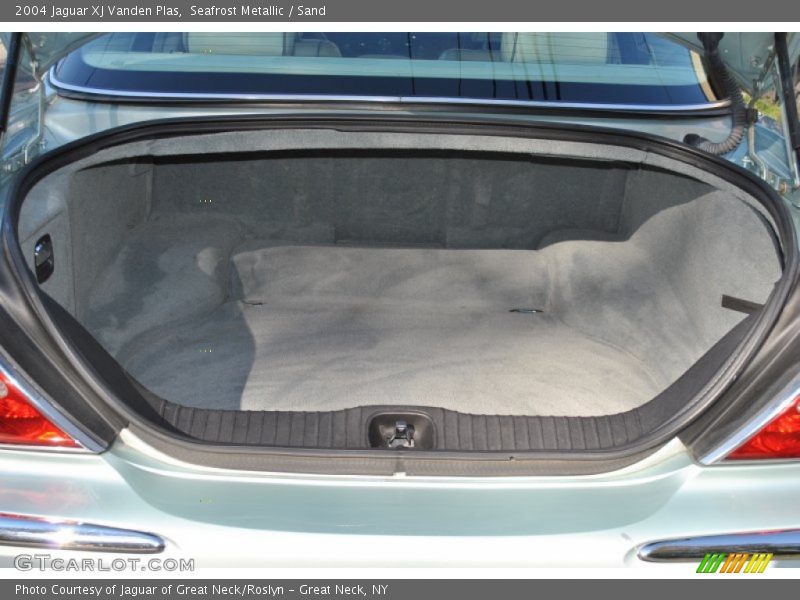  2004 XJ Vanden Plas Trunk