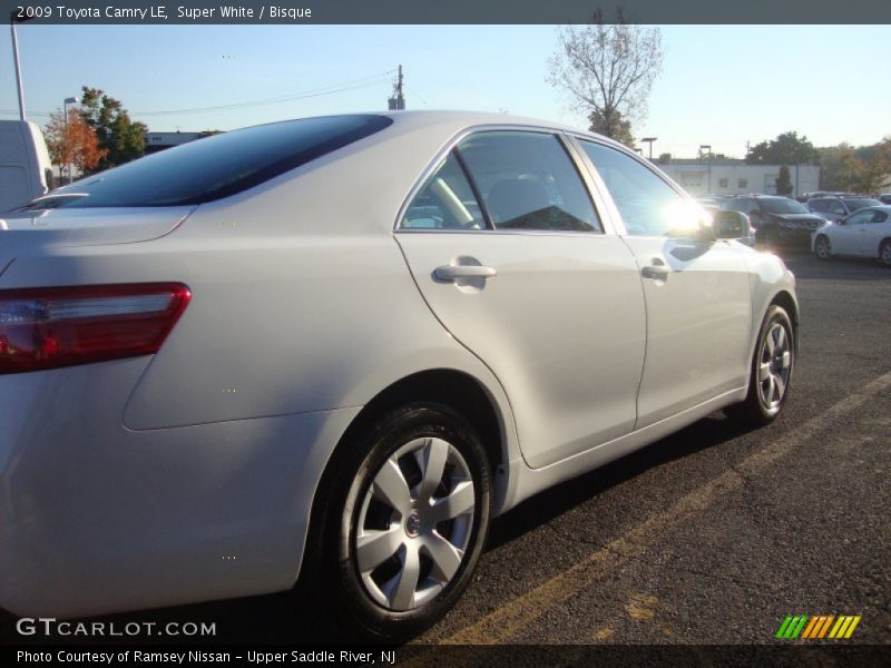 Super White / Bisque 2009 Toyota Camry LE