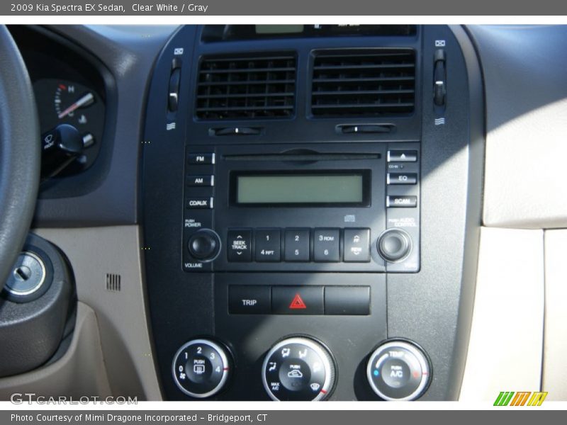 Clear White / Gray 2009 Kia Spectra EX Sedan