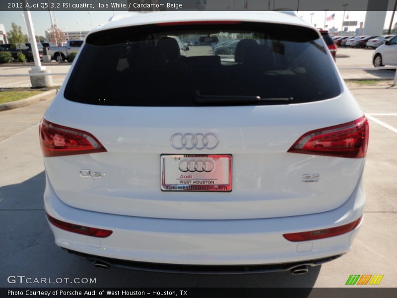 Ibis White / Cardamom Beige 2012 Audi Q5 3.2 FSI quattro