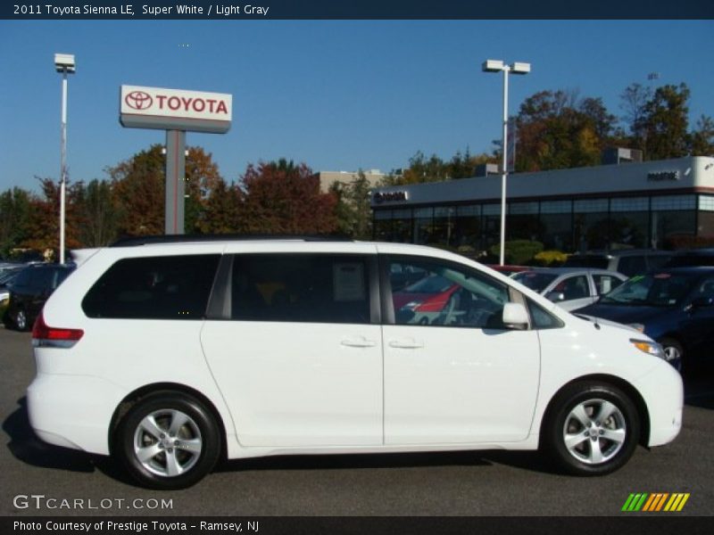 Super White / Light Gray 2011 Toyota Sienna LE