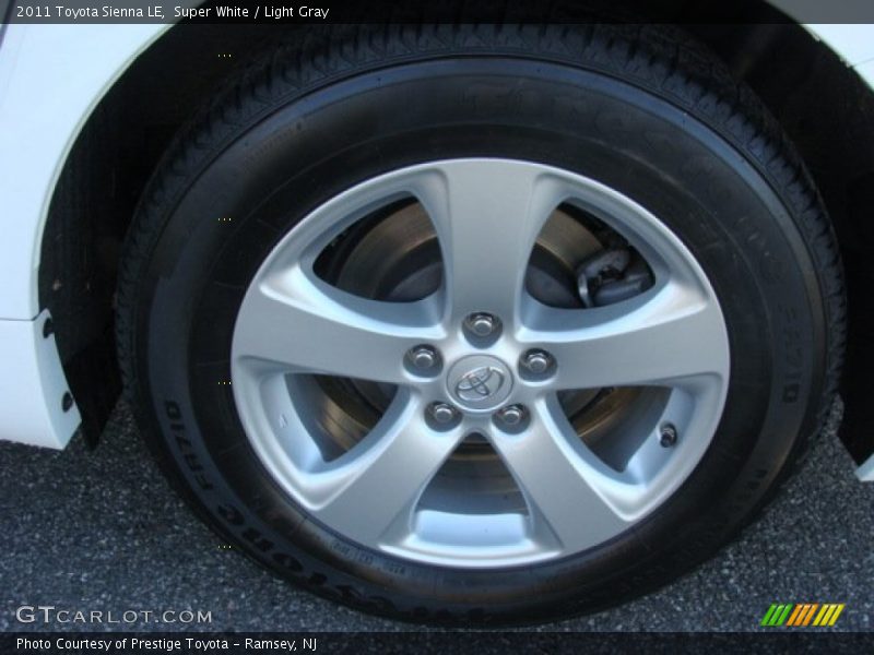 Super White / Light Gray 2011 Toyota Sienna LE