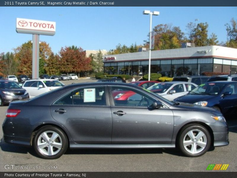 Magnetic Gray Metallic / Dark Charcoal 2011 Toyota Camry SE