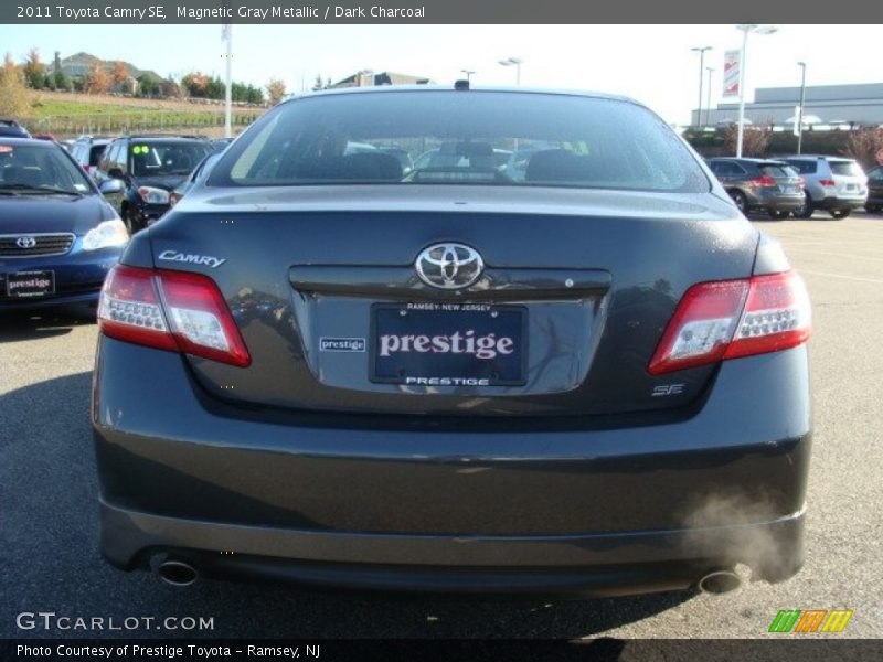 Magnetic Gray Metallic / Dark Charcoal 2011 Toyota Camry SE