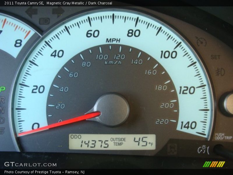 Magnetic Gray Metallic / Dark Charcoal 2011 Toyota Camry SE
