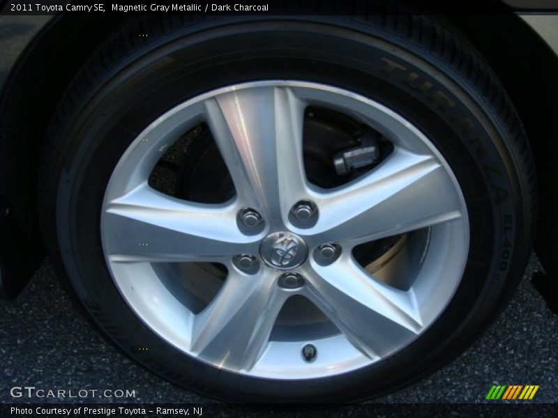 Magnetic Gray Metallic / Dark Charcoal 2011 Toyota Camry SE