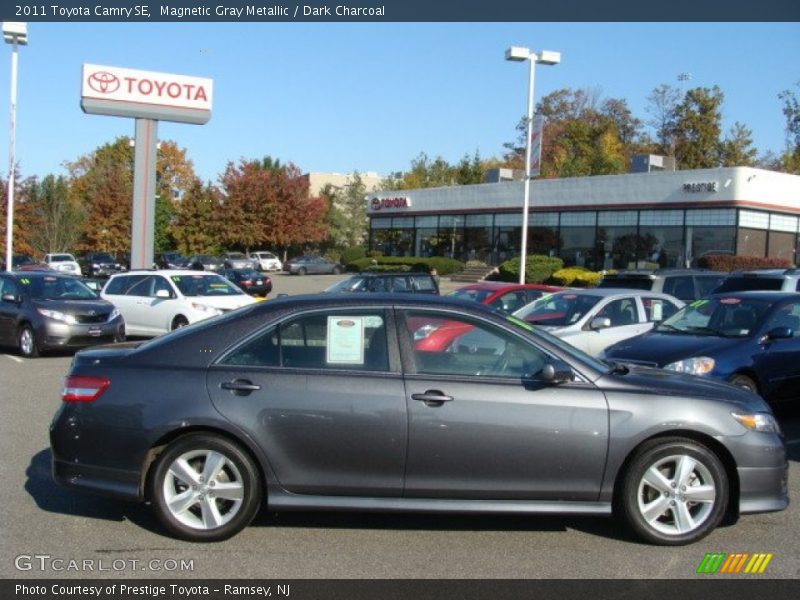 Magnetic Gray Metallic / Dark Charcoal 2011 Toyota Camry SE
