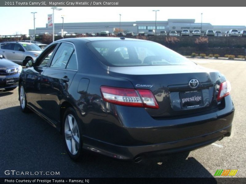 Magnetic Gray Metallic / Dark Charcoal 2011 Toyota Camry SE