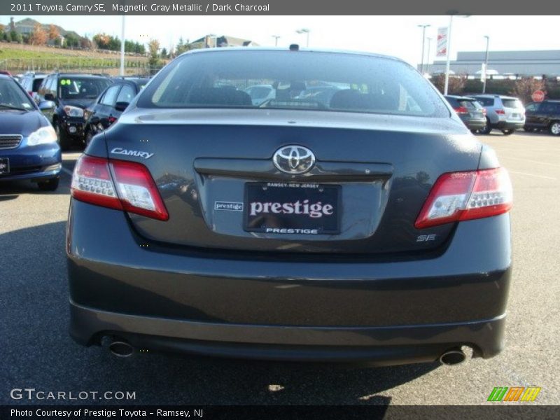 Magnetic Gray Metallic / Dark Charcoal 2011 Toyota Camry SE