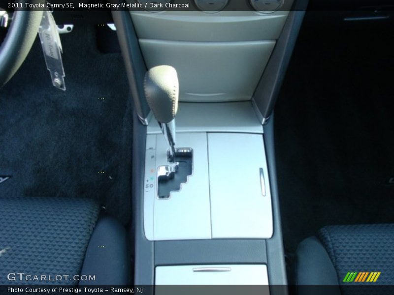 Magnetic Gray Metallic / Dark Charcoal 2011 Toyota Camry SE